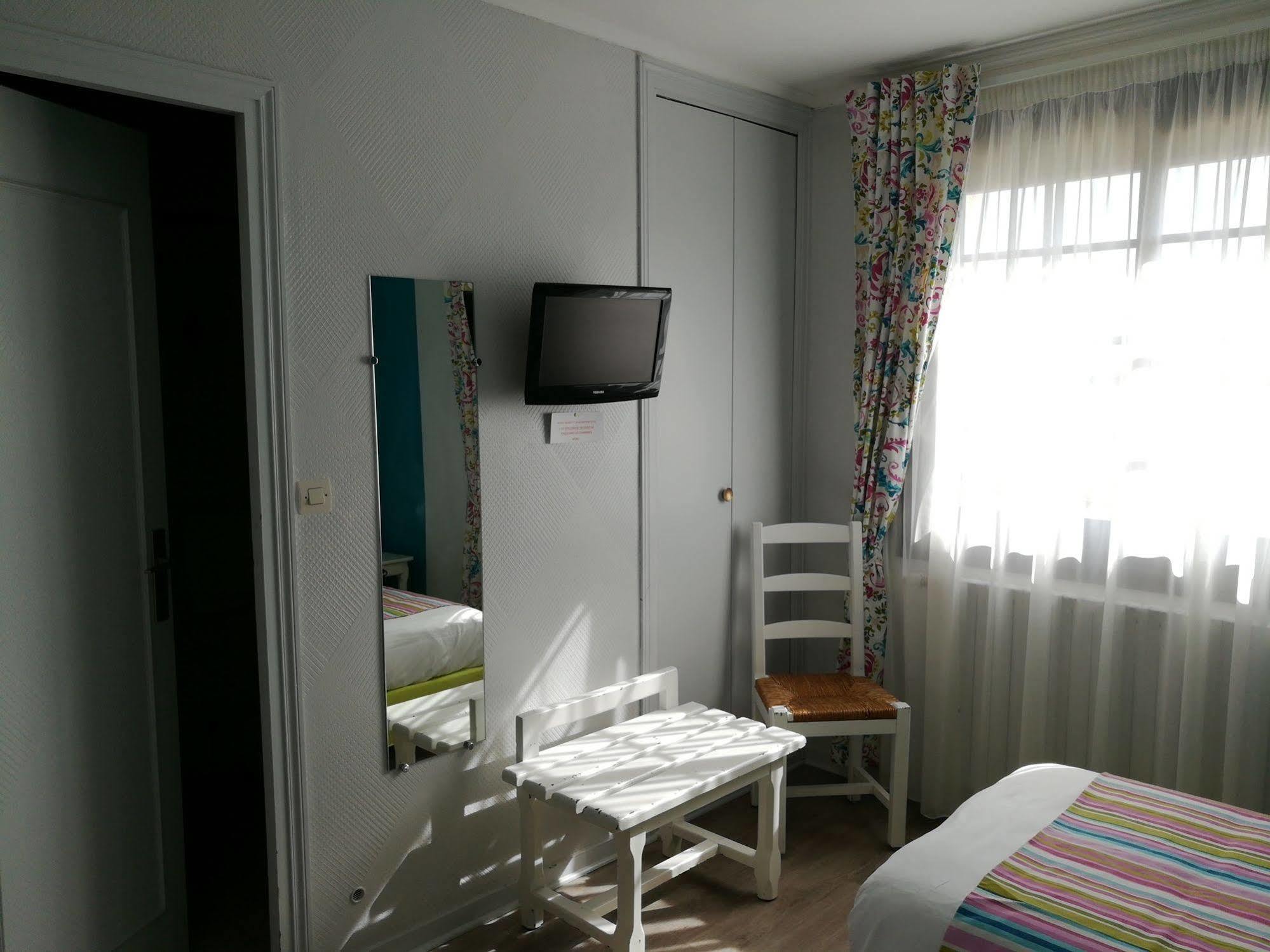 Contact Hotel Du Relais 图阿尔 外观 照片